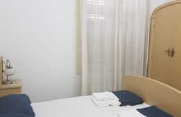 Apartament de 3 camere la casa, 80 mp, etaj 1, zona Piata Unirii