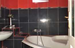 Apartament de 3 camere, tip B, semidecomandat, etaj 1, zona Rogerius!