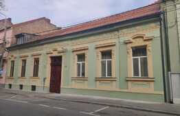 Casa de 77 mp utili, teren 121 mp, zona Centrala