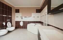 Casă de 6 camere pretabilă pentru clinică cu teren de 3900 mp în Grigorescu