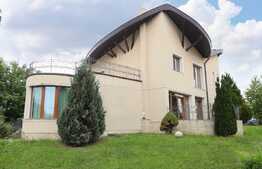 Casă de 6 camere pretabilă pentru clinică cu teren de 3900 mp în Grigorescu