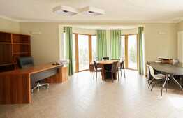 Casă de 6 camere pretabilă pentru clinică cu teren de 3900 mp în Grigorescu