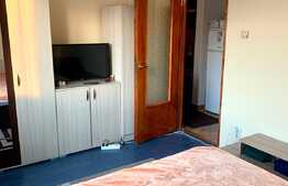 Apartament tip Q, modificat 2 camere + living, semidecomandat, zona Nufarul!