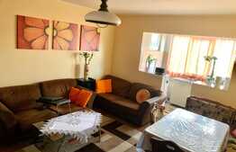 Apartament tip Q, modificat 2 camere + living, semidecomandat, zona Nufarul!