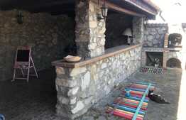 Oportunitate! Casa compusa din 2 corpuri, 180 de metri patrati construiti si teren de 1104 metri patrati in Osorhei!