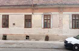 Casă la curte comună lângă teatru