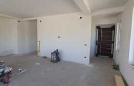 Casă de 3 dormitoare pe un nivel, la intrare în Sânmartin