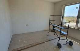 Casă de 3 dormitoare pe un nivel, la intrare în Sânmartin