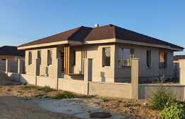 Casă de 3 dormitoare pe un nivel, la intrare în Sânmartin