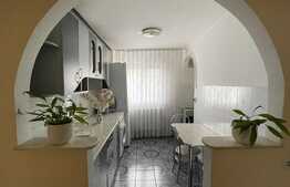 Apartament de două camere, 56 mp, etaj 4, zona Ioșia, un loc de parcare