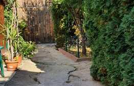 Casă de 2 camere, 98 mp utili, în Centru