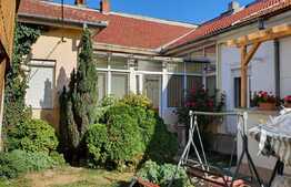 Casă de 2 camere, 98 mp utili, în Centru