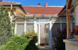 Casă de 2 camere, 98 mp utili, în Centru