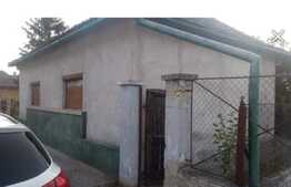 Casa de vanzare de 70 mp si 3200 mp de teren in Ungaria