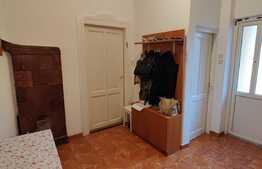 Apartament de 2 camere, 61 mp, imobil tip casa, zona Centrala! 