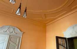 OCAZIE ! Apartament de 5 camere, 2 bai, 145 mp, demisol 45 mp, 3 garaje in curte, piscina, zona ultracentrala 500mp