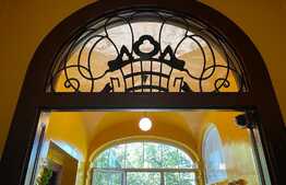 OCAZIE ! Apartament de 5 camere, 2 bai, 145 mp, demisol 45 mp, 3 garaje in curte, piscina, zona ultracentrala 500mp