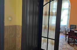 OCAZIE ! Apartament de 5 camere, 2 bai, 145 mp, demisol 45 mp, 3 garaje in curte, piscina, zona ultracentrala 500mp