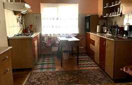 Casa de vanzare de 140 de mp si teren de 926 de mp in zona Oncea!