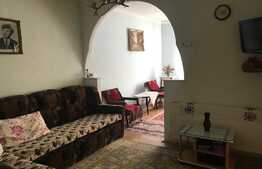 Casa de vanzare de 140 de mp si teren de 926 de mp in zona Oncea!