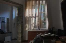 Casa deosebita cu 4 camere P+M de 140 de mp la curte comuna in zona ultracentrala!