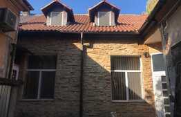 Casa deosebita cu 4 camere P+M de 140 de mp la curte comuna in zona ultracentrala!