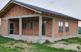 Casă de 100 mp, 537 mp teren, în Cihei