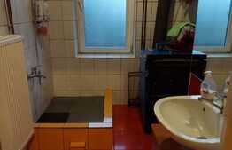 Apartament 3 camere, 74 mp, etaj 2, zona Episcopia, un loc de parcare