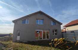 Casa cu etaj, 180 mp utili, 300 mp teren, in Haieu