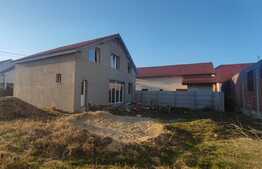 Casa cu etaj, 180 mp utili, 300 mp teren, in Haieu