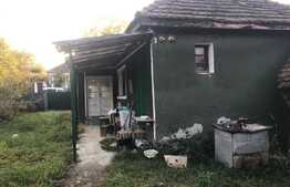 Casa de vanzare de 70 de mp si 2113 mp de teren la 8 km de centura orasului Oradea