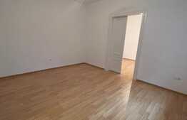 Apartament la casa de 2 camere, 52 mp, 111 mp teren, zona Ultracentrala