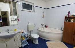 Casă de patru camere și 950 mp teren în Episcopia