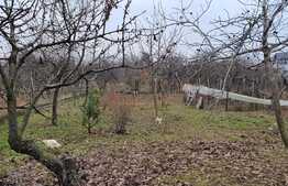 Casă de patru camere și 950 mp teren în Episcopia