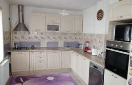 Oportunitate! Apartament spatios cu 4 camere in zona Velenta!