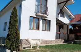 Casă de 168 mp utili, cu priveliște, în Paleu