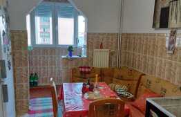 Apartament 3 camere, decomandat, zona Rogerius 