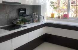 Apartament de 2 camere, decomandat, etaj intermediar, locație semicentrală