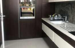 Apartament de 2 camere, decomandat, etaj intermediar, locație semicentrală