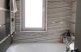 Apartament de 2 camere, decomandat, etaj intermediar, locație semicentrală