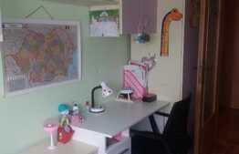 Apartament de 3 camere, decomandat, zonă ușor accesibilă cu facilități diverse