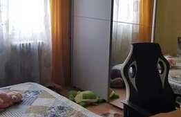 Apartament de 3 camere, decomandat, etaj intermediar, Rogerius