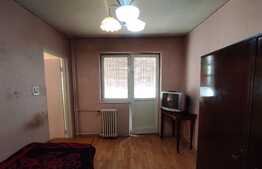 Apartament 2 camere, etaj intermediar, zona Velenta!