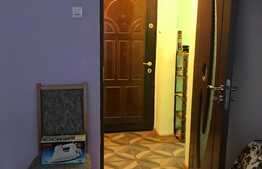 Apartament 3 camere, semidecomandat, zona Nufarul