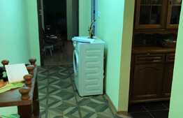 Apartament 3 camere, semidecomandat, zona Nufarul