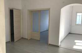 Apartament 4 camere, decomandat, garaj, zona Cantemir