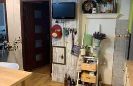 Apartament de 2 camere, la parter, decomandat, zona Episcopia