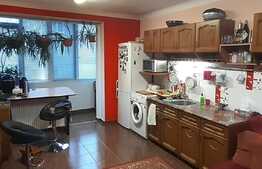 Apartament de 3 camere, semidecomandat, zona Decebal