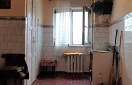 Apartament de 3 camere, decomandat, etaj intermediar, zona 22 Decembrie!