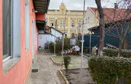 Casa in Decebal formata din 2 apartamente